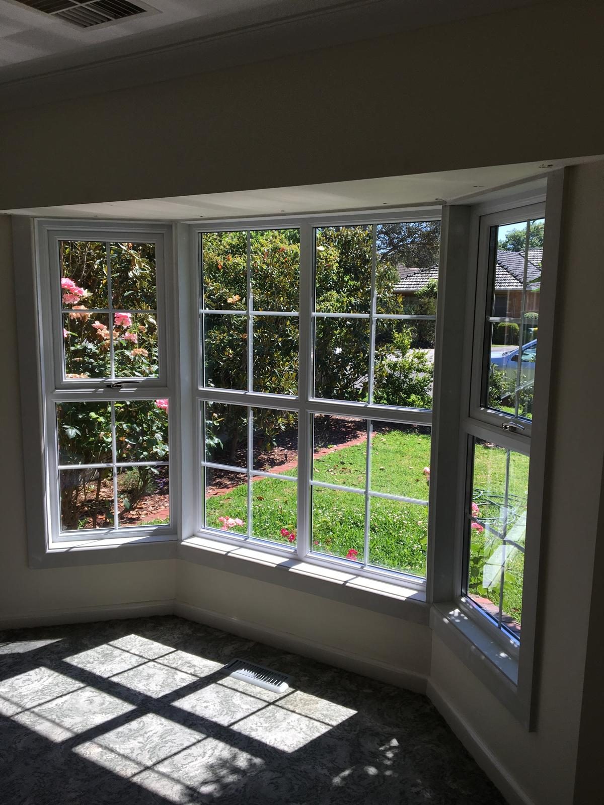 Colonial bar bay window overlooking a rear garden