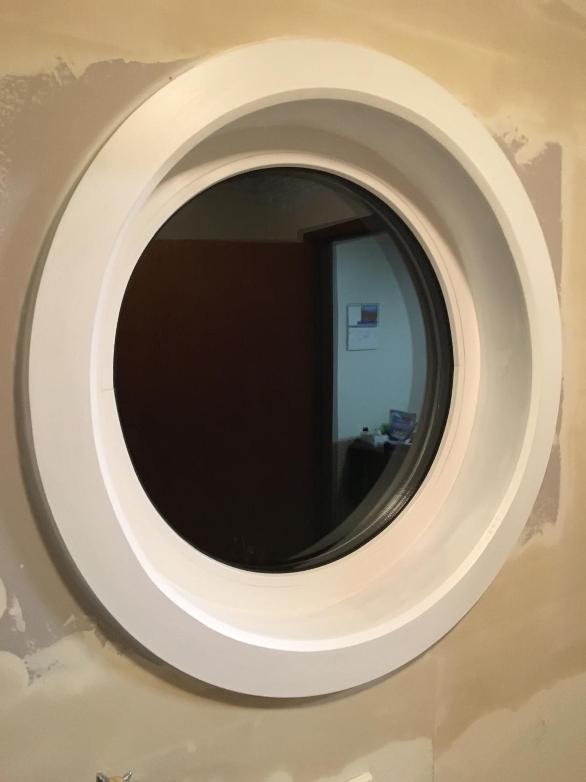 Circular porthole window in white uPVC
